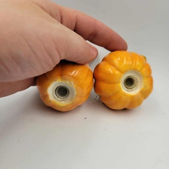 Ceramic Pumpkin Salt & Pepper Shaker Set - Picture 2 of 3